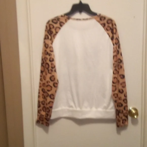 NIP - Long Sleeve Cheeta Print Bunny With Glasses Shirt - Size Medium - Picture 4 of 5